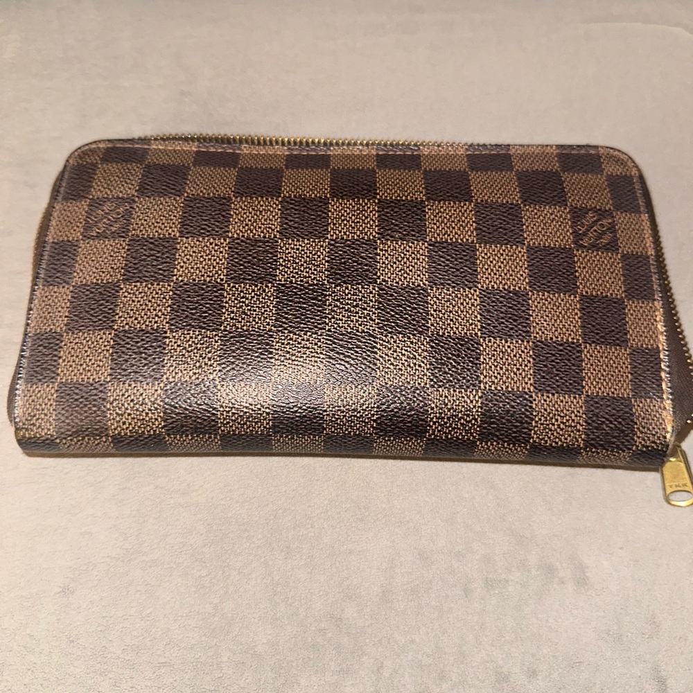 Cute LV Damier Ebene long zip wallet